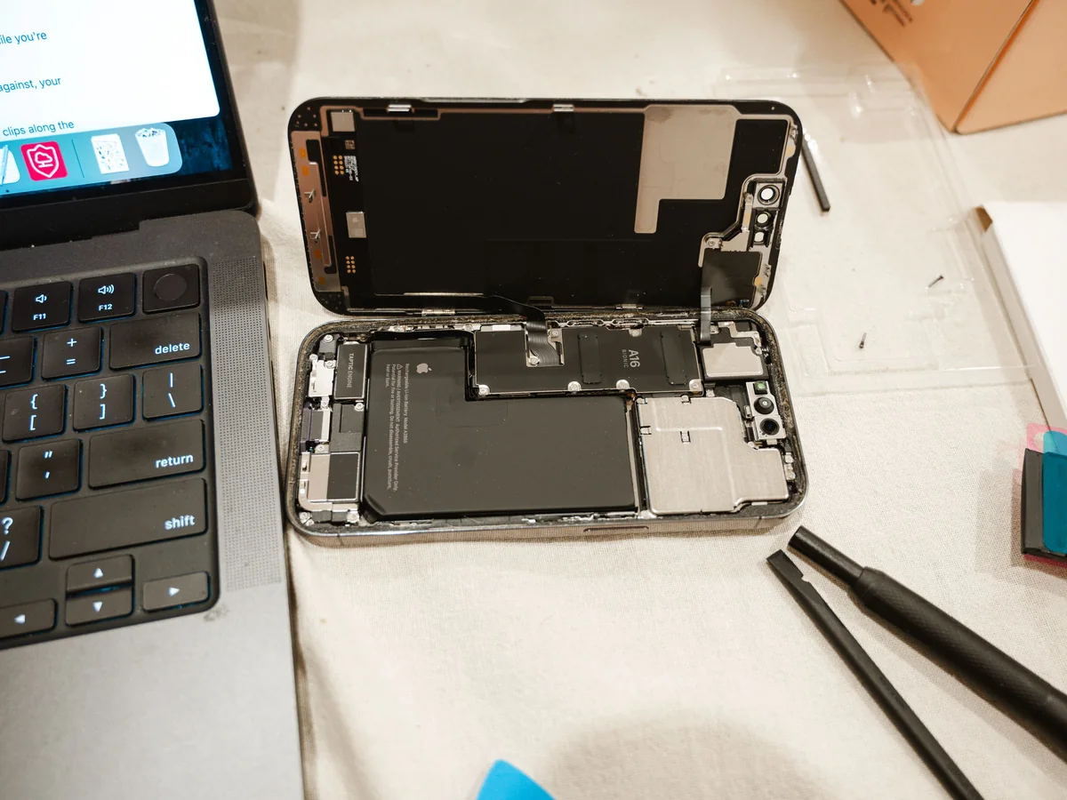 Smartphone battery replacement and internal repair
