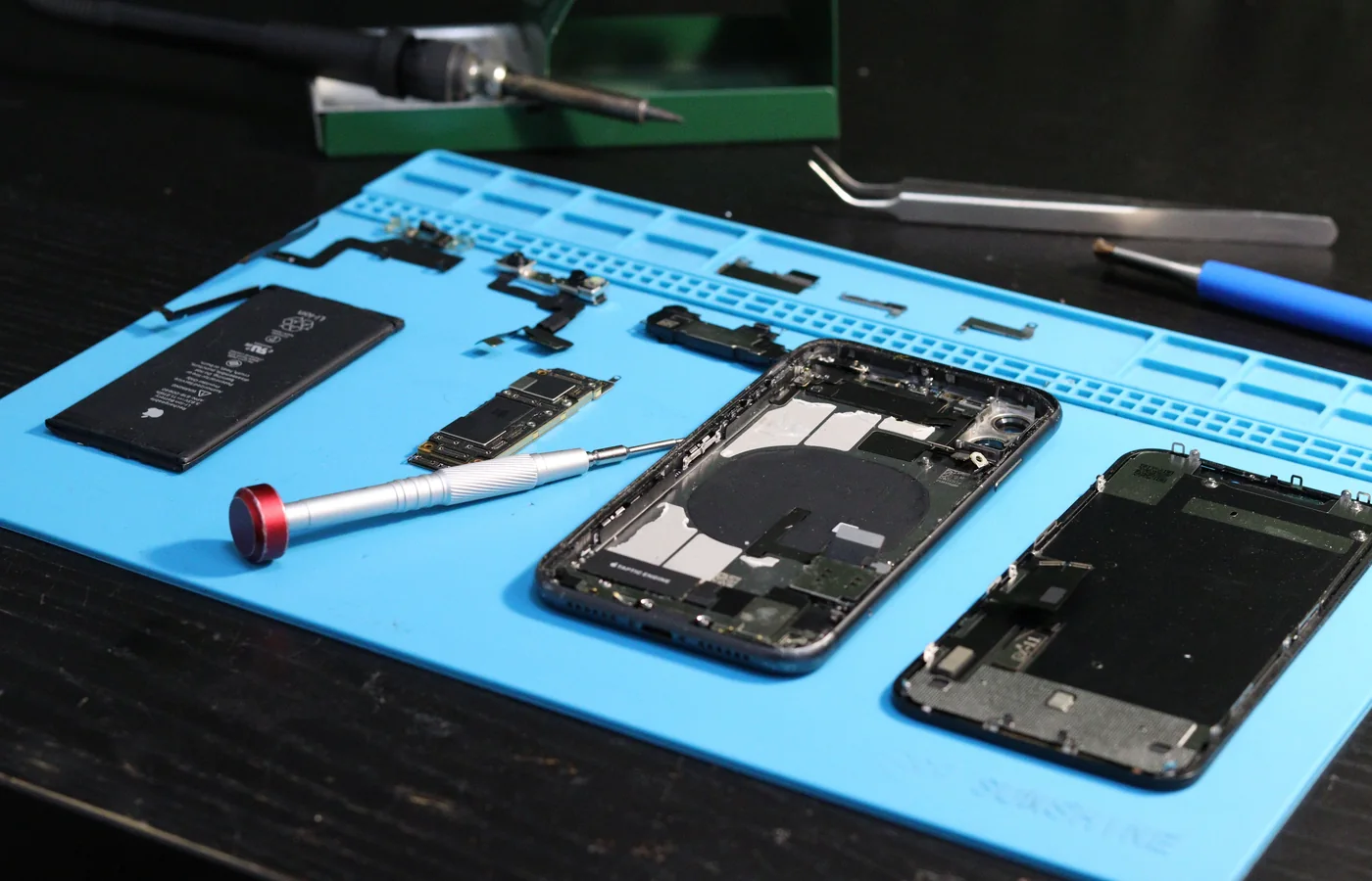 Disassembled smartphone parts for Google Pixel repair diagnosis